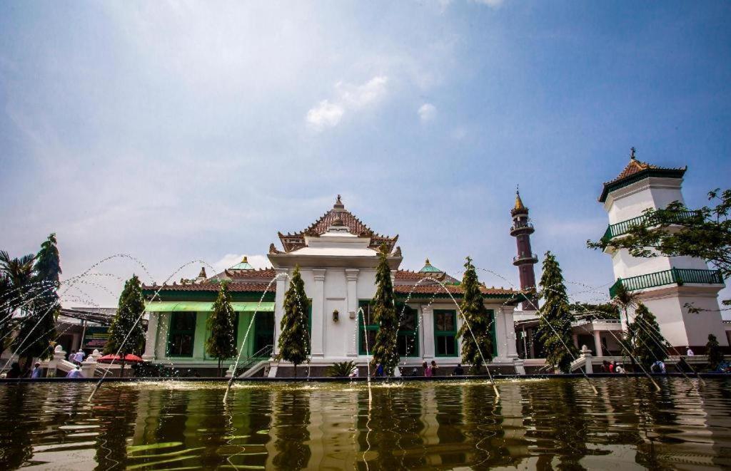 Capital O 142 Hotel Al Furqon Syariah Palembang Zewnętrze zdjęcie